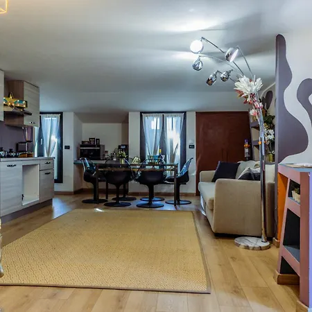 Apartment Flytosuite,com 25 Posti Letto Parcheggio Libero Aeroporto Bologna Calderara di Reno